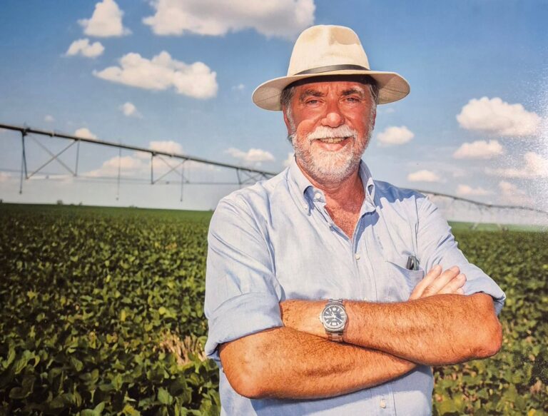 Vista aérea de campos agrícolas con sistemas de riego por pivote en Catamarca, Argentina.