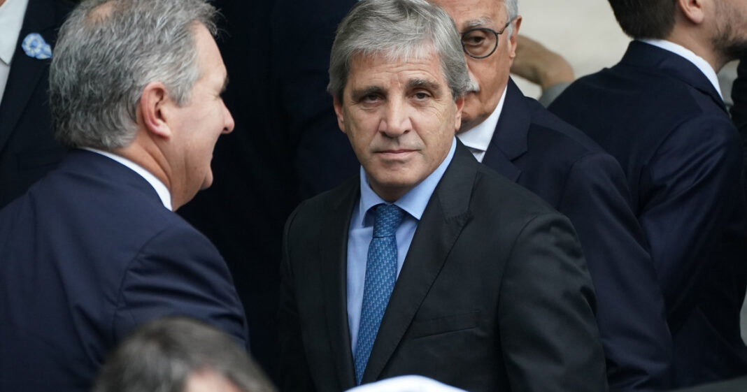 Ministro de Economía Luis Caputo y logo del Fondo Monetario Internacional