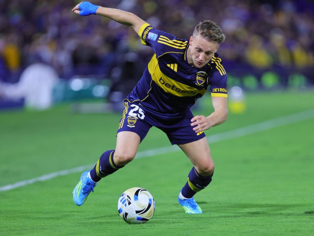 Jugadores de Boca Juniors y Barcelona de Ecuador en un partido de Copa Libertadores.