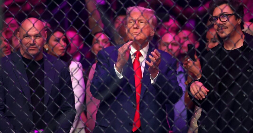 Donald Trump ingresa al Kaseya Center de Miami para el evento UFC 327.