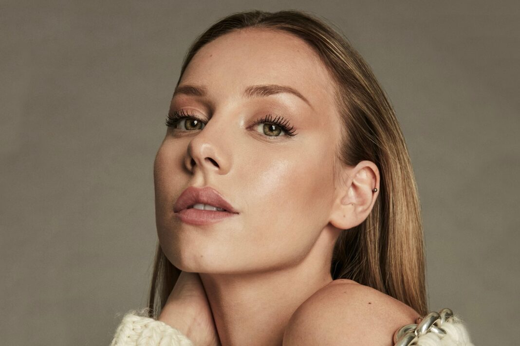 Ester Expósito durante la presentación del documental 'Peace Peace Now Now'