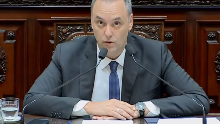 Manuel Adorni en la Cámara de Diputados durante su informe de gestión