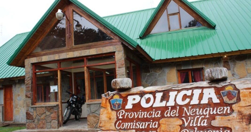 Ilustración referencial de una casa y símbolos de justicia, representando el caso de intento de femicidio en Neuquén.