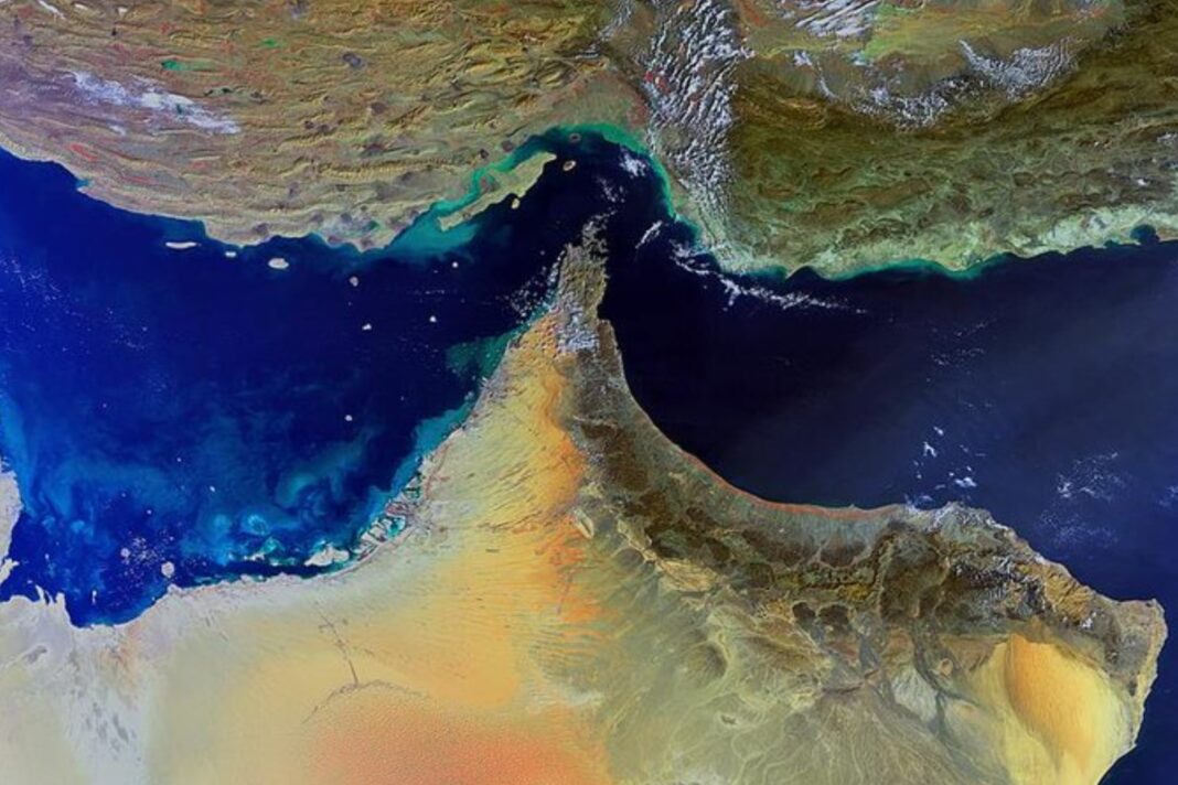 Mapa que muestra la ubicación estratégica del estrecho de Ormuz en el Medio Oriente.