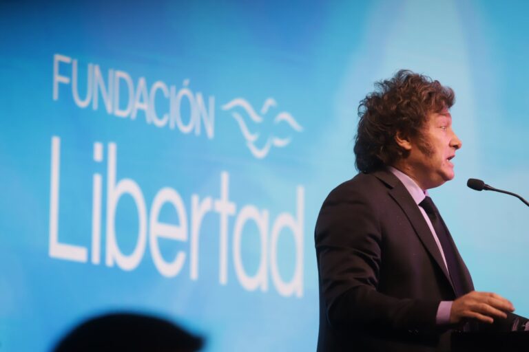 Javier Milei hablando en la cena de la Fundación Libertad