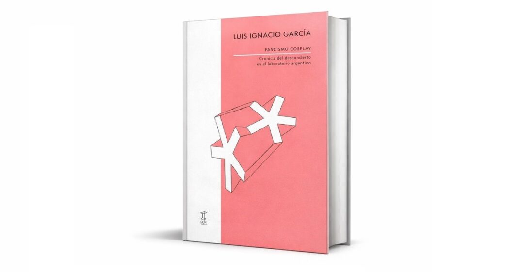 Portada del libro 'Fascismo cosplay' de Luis Ignacio García, publicado por Editorial Caja Negra.