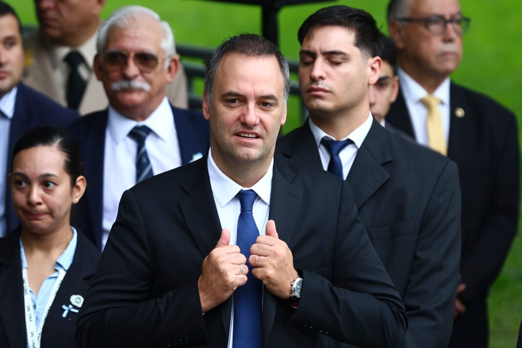 Logotipo del resumen de noticias 'Lo que hay que saber' de Brenda Brecher