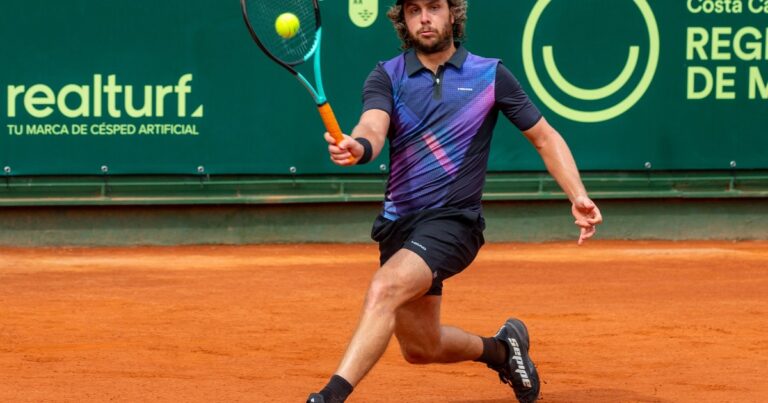 Marco Trungelliti celebrando un punto en el torneo ATP 250 de Marrakech, Marruecos.