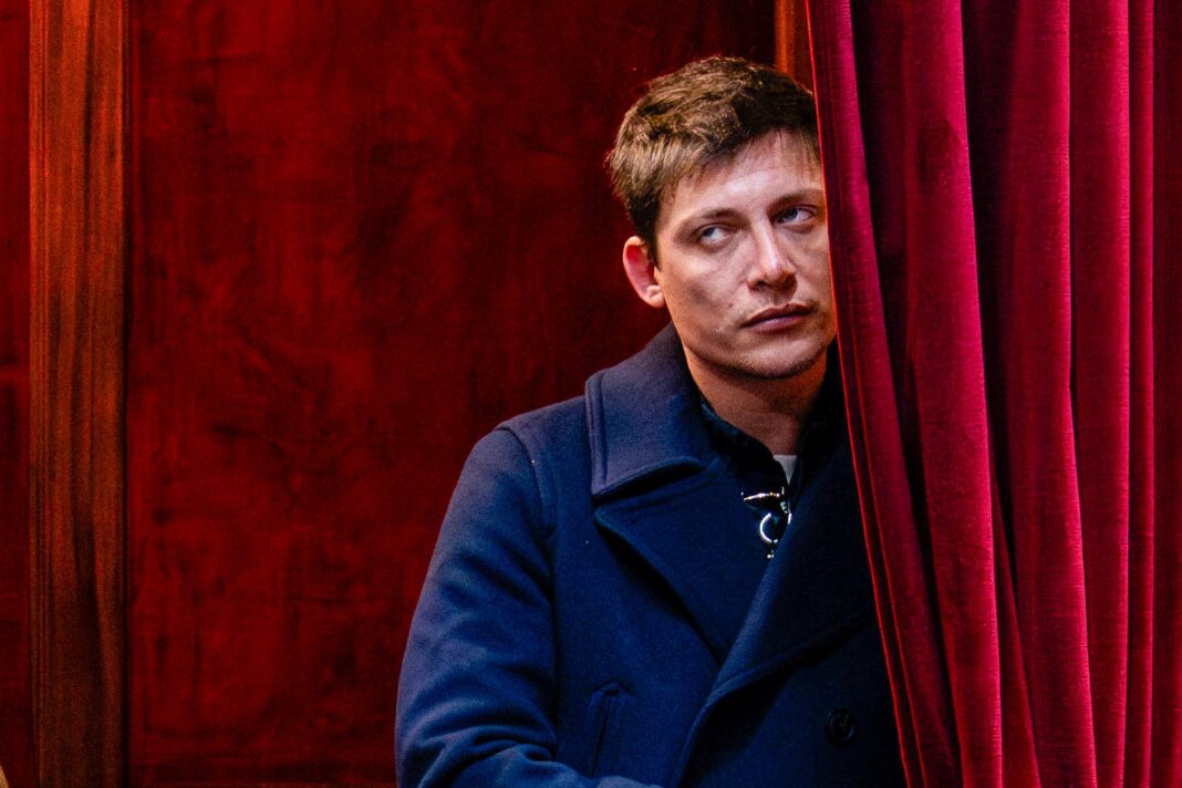 Javier Milei junto a su gabinete en la Cámara de Diputados respaldando a Manuel Adorni