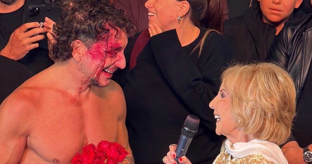 Mirtha Legrand y Nicolás Vázquez en el Teatro Lola Membrives durante la obra Rocky