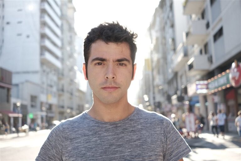 Nazareno Casero en una entrevista sobre la obra Bebé Reno