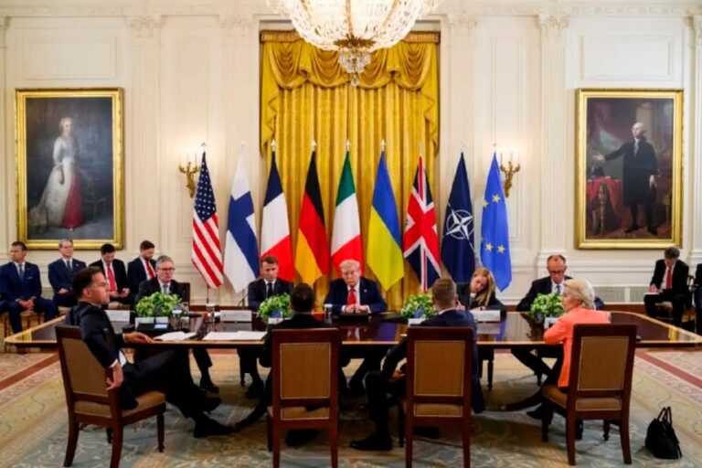 Secretario general de la OTAN, Mark Rutte, y el expresidente de EE.UU., Donald Trump, en un encuentro diplomático.