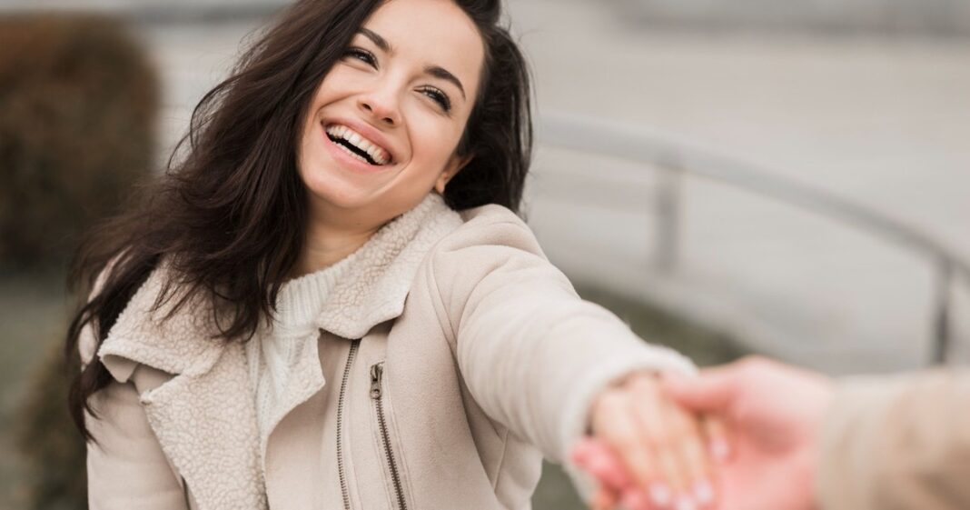 Ilustración conceptual de una persona amable pero aislada, representando la paradoja de la amabilidad sin conexión profunda.