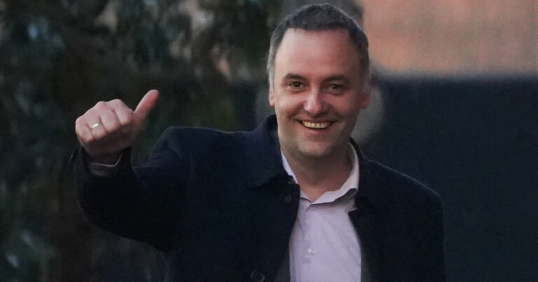 Manuel Adorni, jefe de Gabinete de la Nación, en un acto oficial.