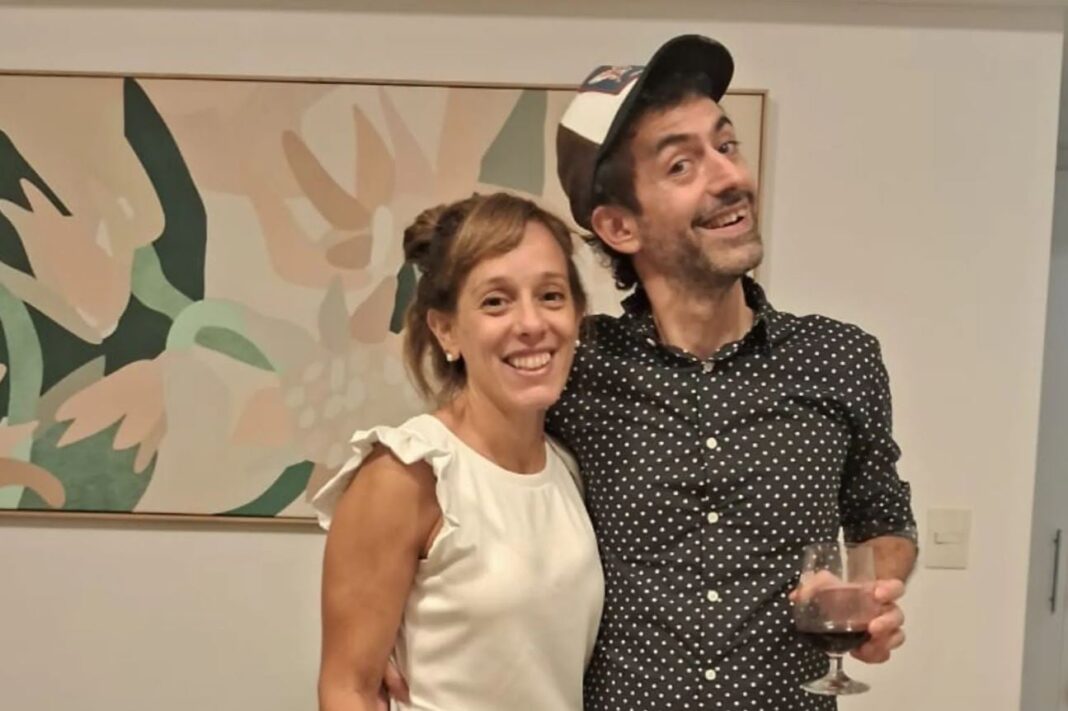 Malvina Torrielli y Juan Andrés abrazados en un momento de apoyo