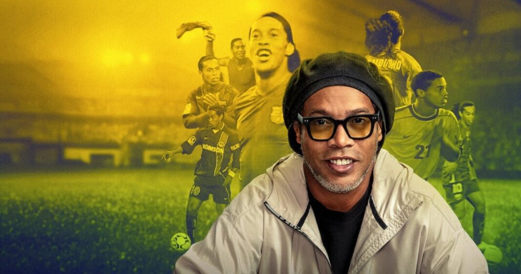 Ronaldinho sonriendo en una escena del documental de Netflix