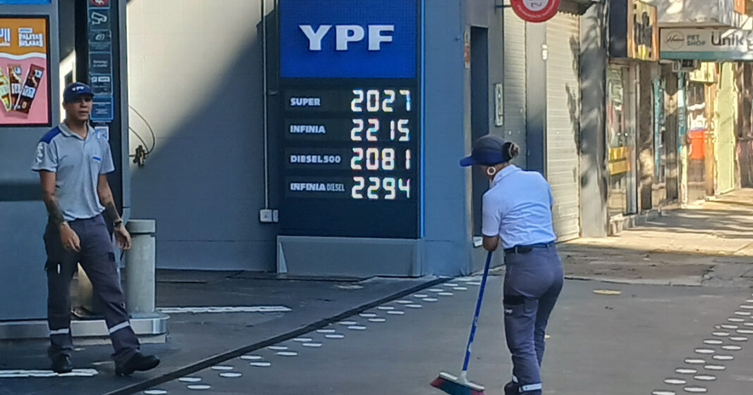 Horacio Marín, presidente de YPF, durante el anuncio de congelación de precios de combustibles.