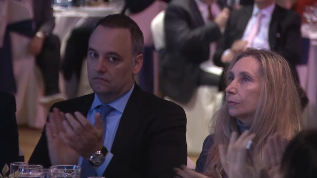 Diputada Marcela Pagano en conferencia de prensa