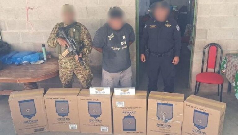 Operativo de la FAES y PNC en El Salvador contra contrabando de mercadería