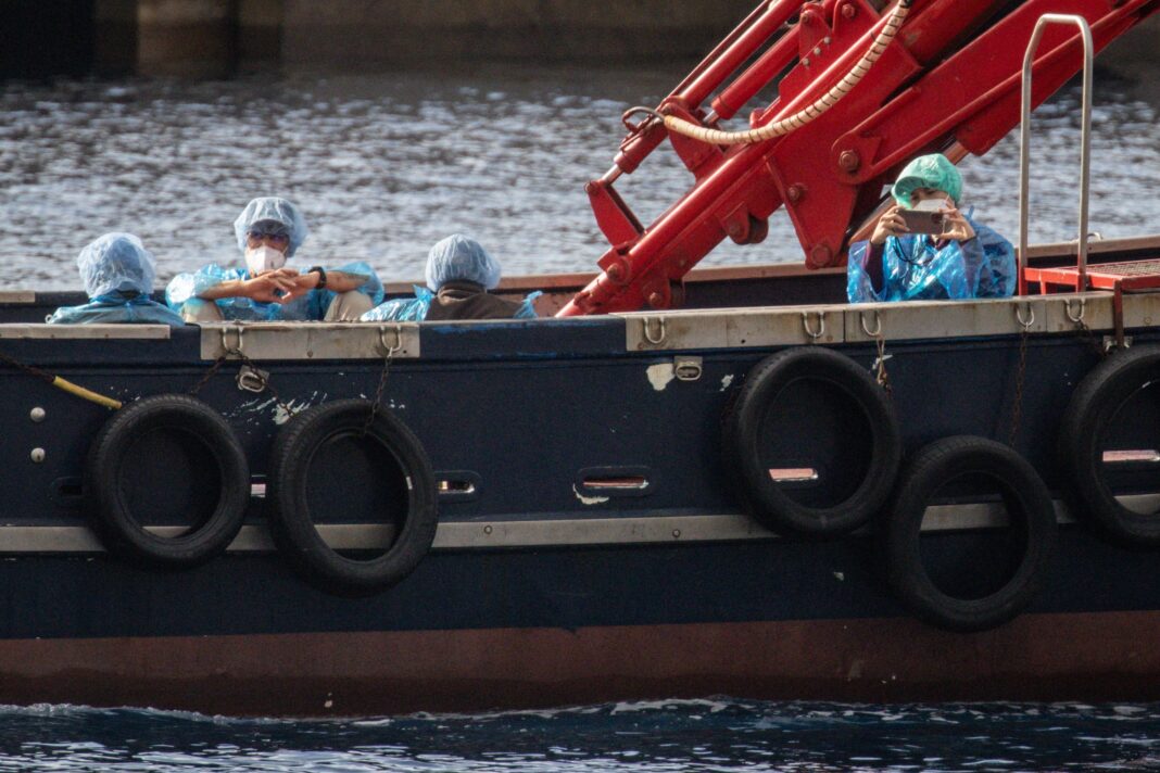 Crucero MV Hondius en el puerto de Tenerife durante la evacuación por brote de hantavirus