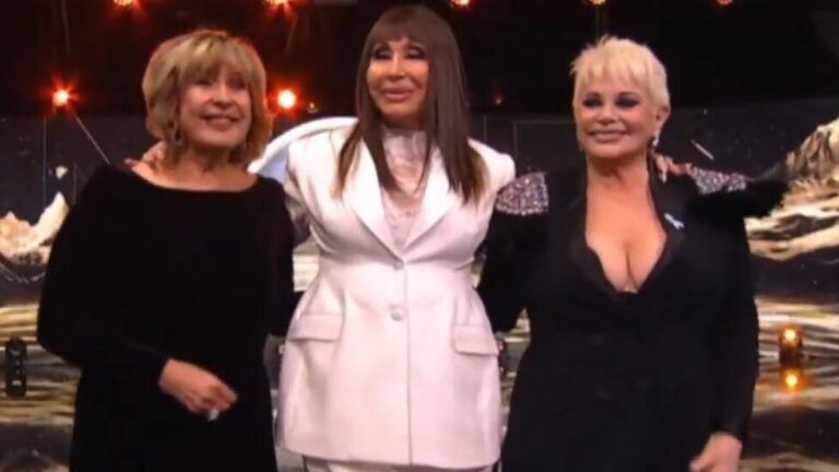 Moria Casán, Carmen Barbieri y Georgina Barbarossa en el escenario de los Martín Fierro 2026