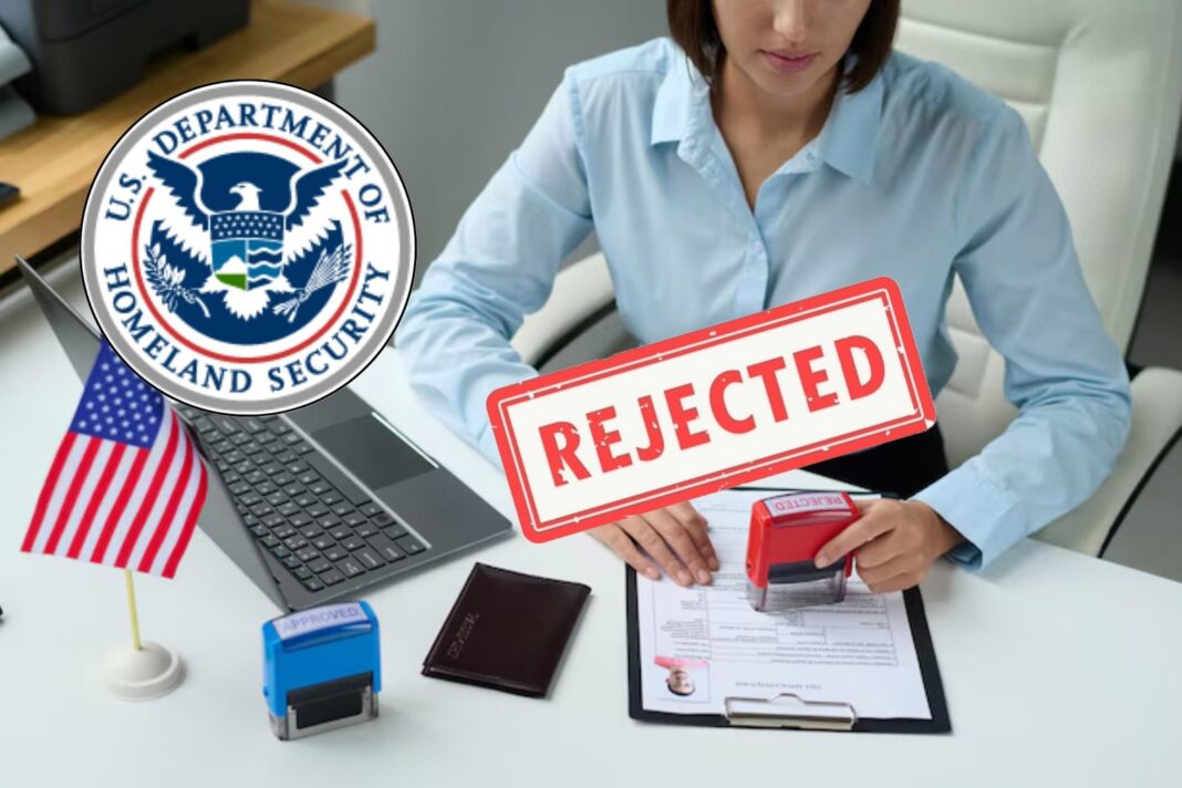 Sello del Uscis sobre documentos migratorios