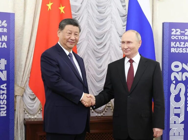 Presidentes de Rusia y China durante reunión oficial