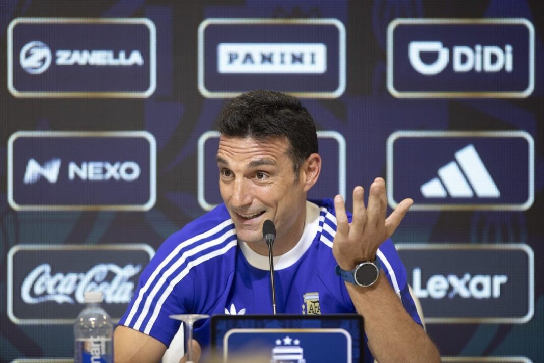 Lionel Scaloni durante una conferencia de prensa