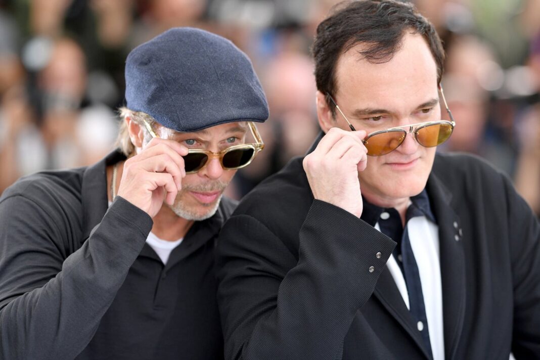 Brad Pitt y Quentin Tarantino en el set de Había una vez en Hollywood