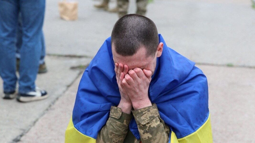 Prisioneros ucranianos en centro de detención ruso