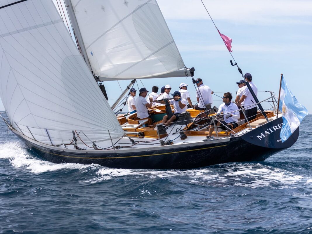 Velero argentino Matrero navegando en el Mediterráneo