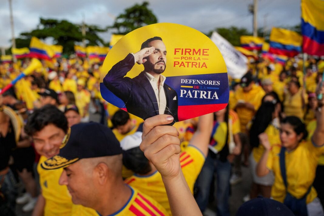 Abelardo de la Espriella durante un acto de campaña