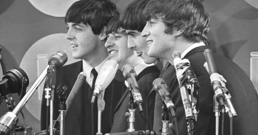 The Beatles en una filmación de 1964 para Top of the Pops