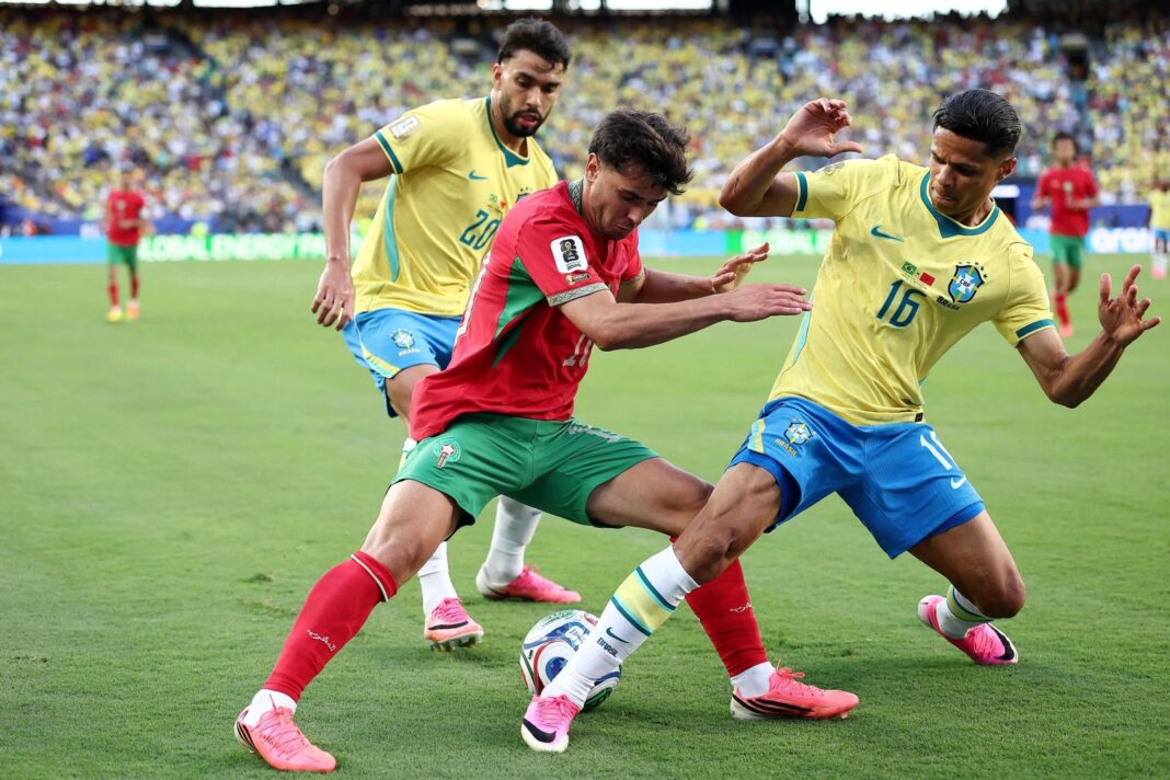 Jugadores de Brasil y Marruecos en el partido del Grupo C del Mundial 2026