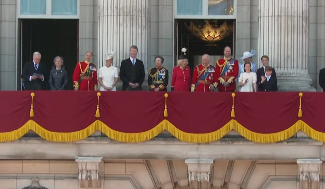 Familia real británica en el balcón del Palacio de Buckingham durante el Trooping the Colour 2026