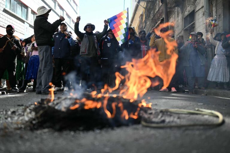 Delegación argentina retenida en aeropuerto de La Paz