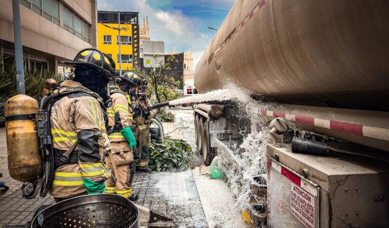 Bomberos de Bogotá durante presentación oficial