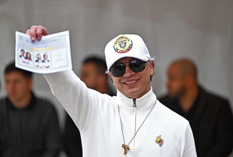 Urnas electorales en Colombia durante el balotaje presidencial