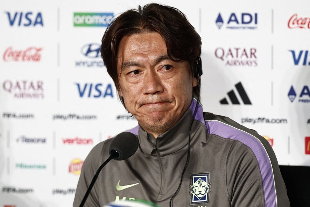 Hong Myung-bo, entrenador de la selección de fútbol de Corea del Sur, durante el Mundial 2026