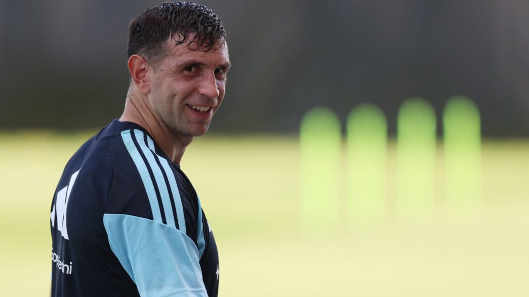 Emiliano Martínez entrenando con la selección argentina antes del debut contra Argelia
