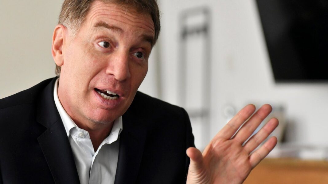 Diego Santilli en una reunión oficial