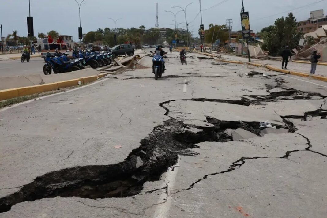 Edificio con grietas superficiales tras terremoto en Venezuela