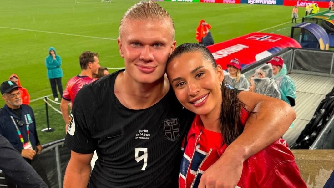 Erling Haaland celebrando un gol con la camiseta de Noruega