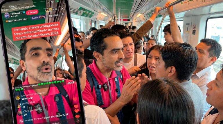 Fernando Llanos discutiendo con pasajeros en un tren durante transmisión en vivo
