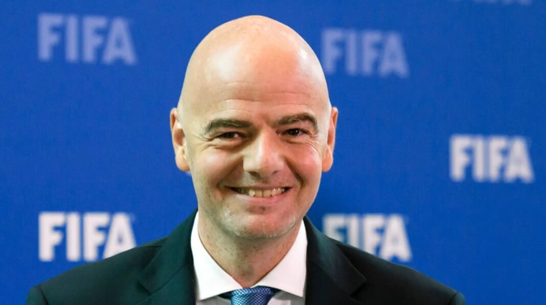 Bandera de Nepal y logo de FIFA