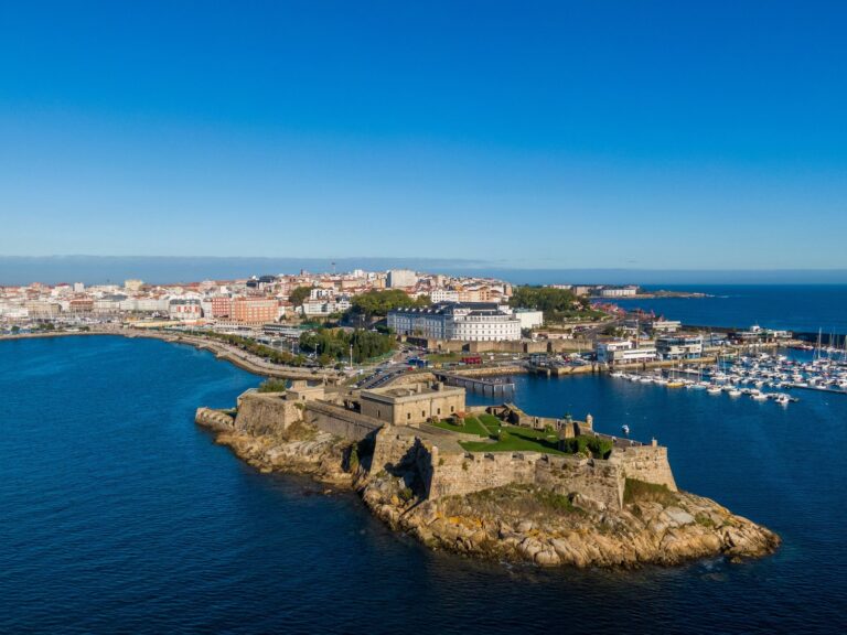 Locales informales recomendados por famosos en Galicia según la Guía Repsol