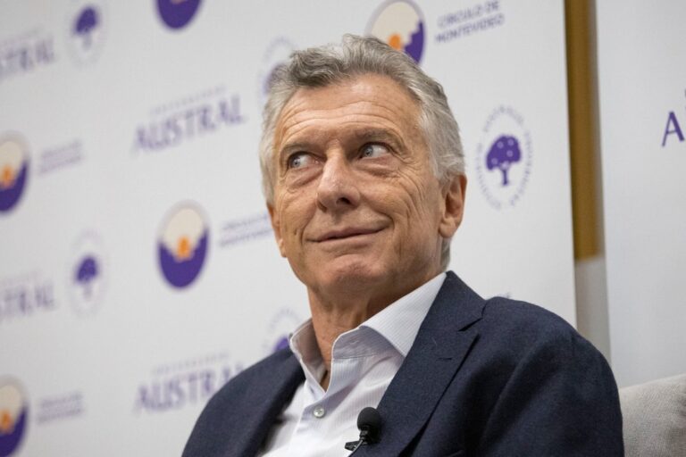 Mauricio Macri habla con la prensa en la Legislatura porteña