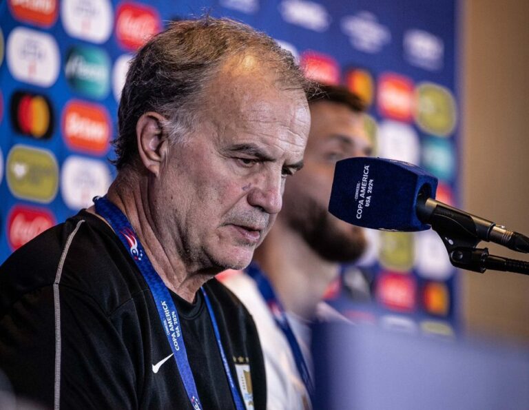 Marcelo Bielsa en conferencia de prensa tras el partido Uruguay vs Arabia Saudita