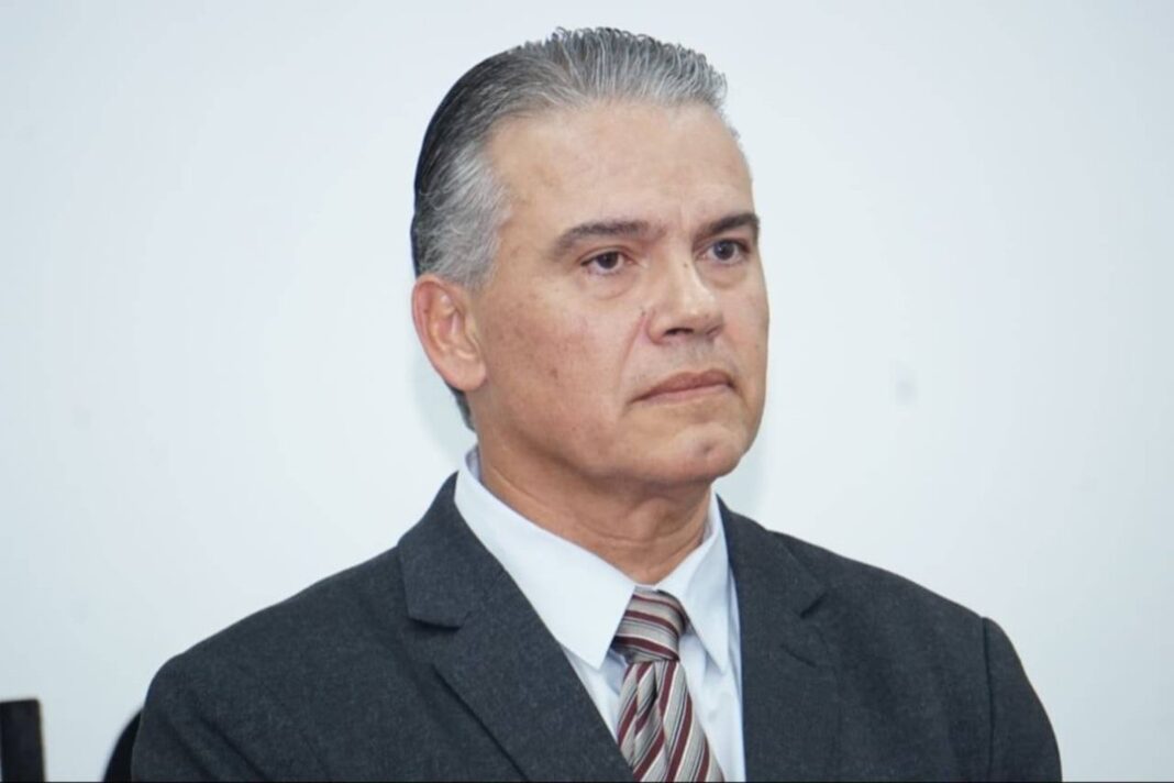 Ministro de Defensa de Bolivia, Ernesto Justiniano, durante acto en el Colegio Militar