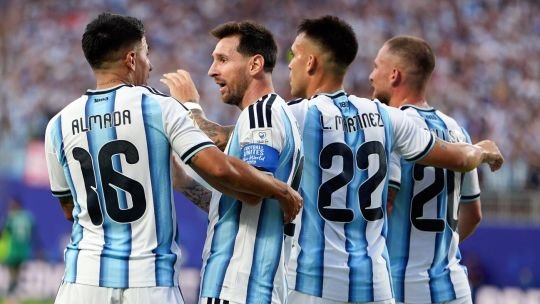 Gráfico de barras con probabilidades de selecciones nacionales para ganar la Copa del Mundo según modelos matemáticos
